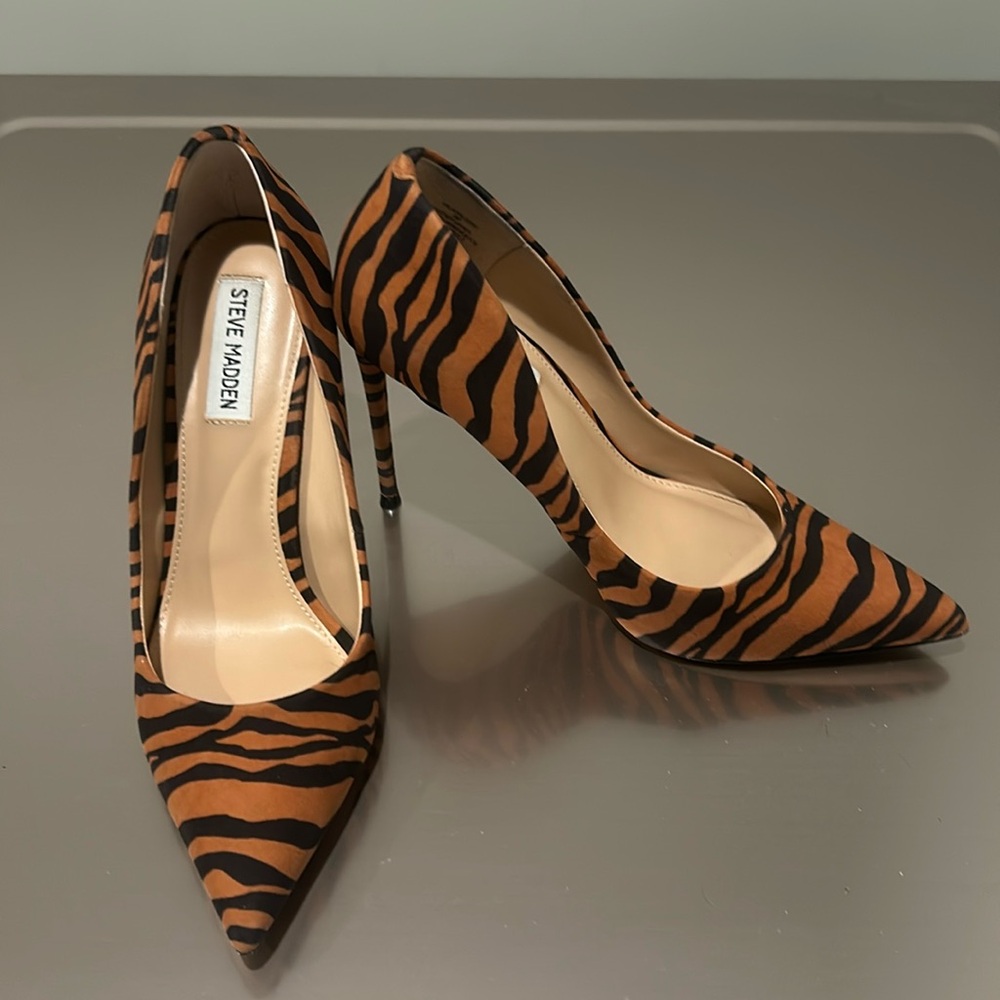 Steve Madden tiger print heels size 9